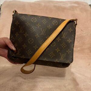 Vintage LV musette tango shoulder bag